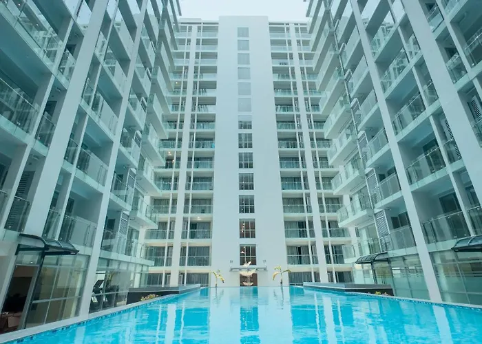 East Glory Center 2br Near Of Dreams, Airport, Okada, And Moa Open Apartahotel
