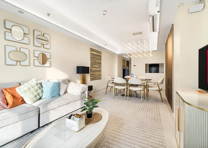 Apartahotel East Glory Center 2br Near Of Dreams, Airport, Okada, And Moa Open Manila