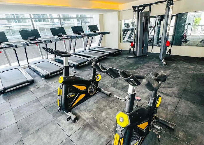 East Glory Center 2br Near Of Dreams, Airport, Okada, And Moa Open Apartahotel Manila
