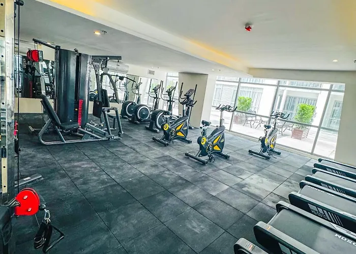 East Glory Center 2br Near Of Dreams, Airport, Okada, And Moa Open Apartahotel Manila