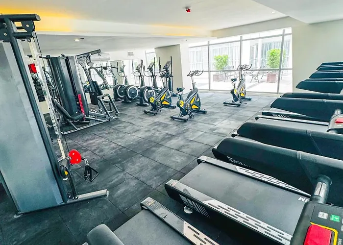 East Glory Center 2br Near Of Dreams, Airport, Okada, And Moa Open Manila