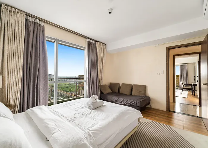 East Glory Center 2br Near Of Dreams, Airport, Okada, And Moa Open Apartahotel Manila